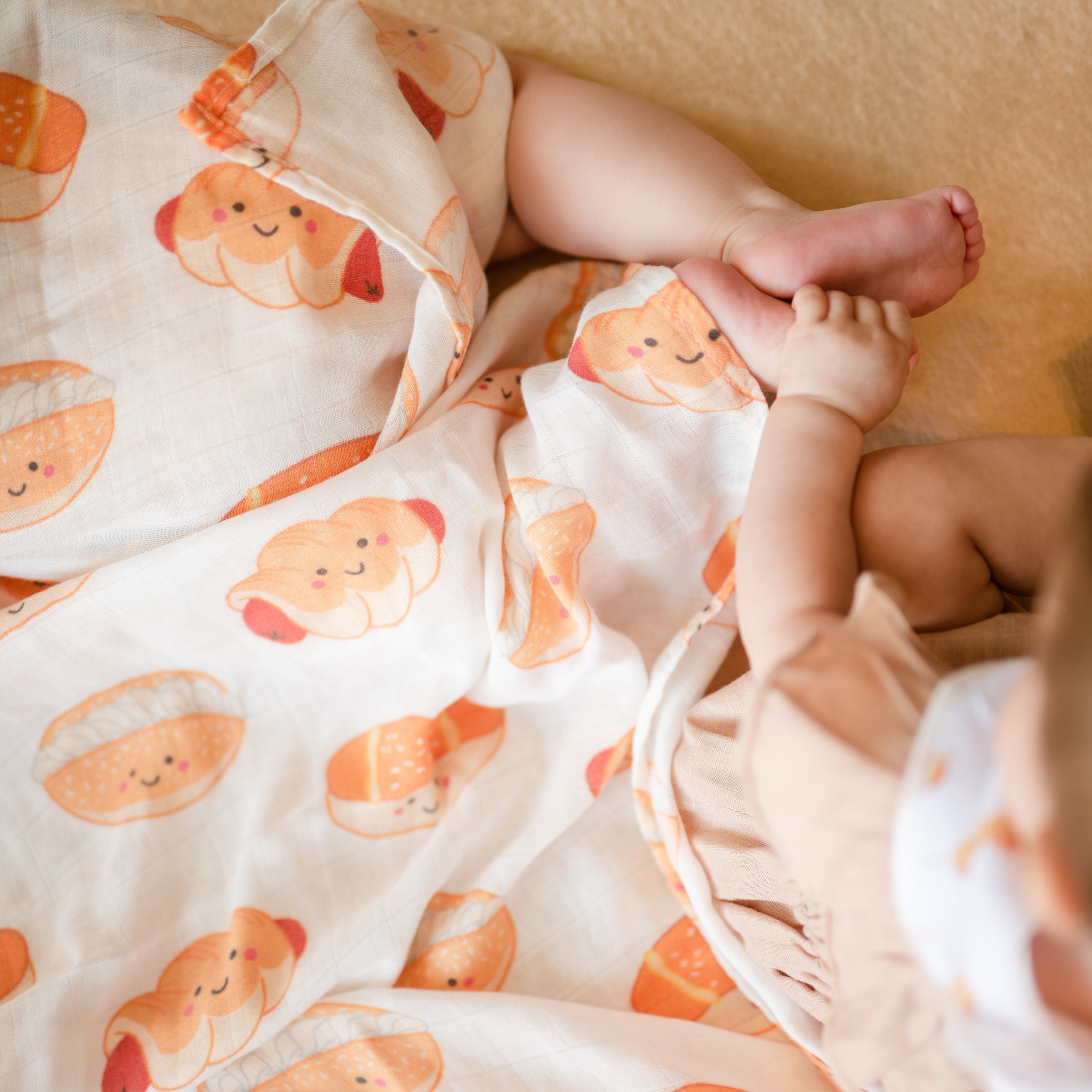 TheWeeBean Organic Bamboo Blend Swaddle Bakery Buns happy baby
